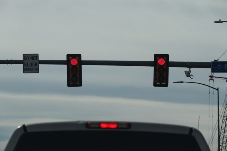Luz do ABS Acesa? Saiba o Que Pode Ser e Como Resolver